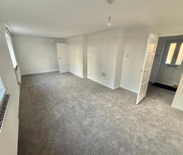 3 bedroom end of terrace house to rent - Photo 2