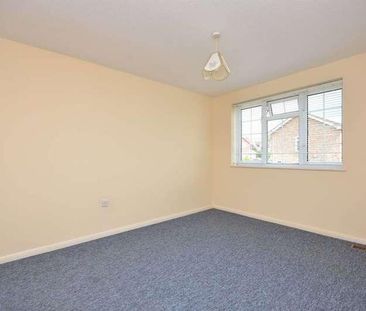 Lynwood, Guildford, GU2 - Photo 4