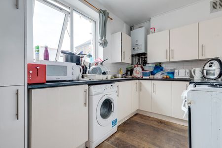 Room in a Shared Flat, Durnsford Road, SW19 - Photo 2