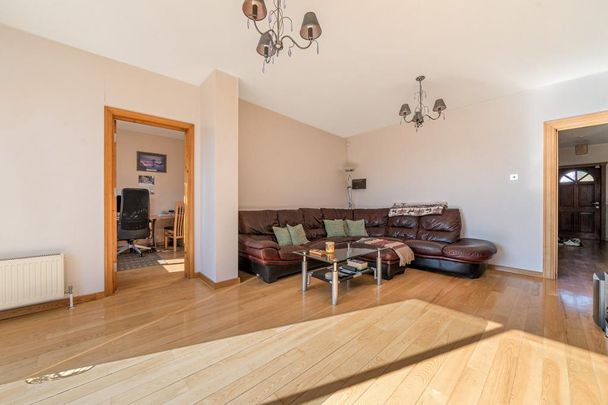5 bedroom bungalow to rent - Photo 1
