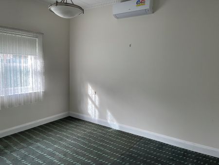 BEAUTIFUL HOME MINUTES FROM BALLARAT CBD - Photo 3