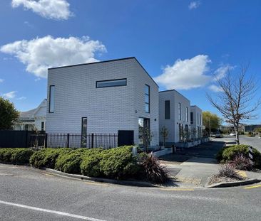 Fully Furnished New Townhouse, Riccarton - Photo 1
