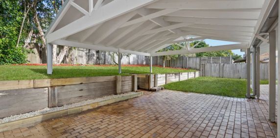 Beautifully Renovated Lowset Home - Photo 2