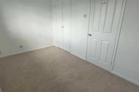 Sutton Close, BURY ST. EDMUNDS - Photo 4