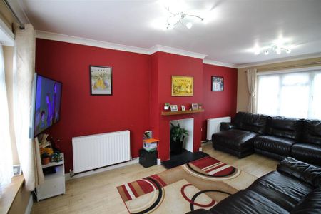 3 bedroom semi-detached house to rent - Photo 2