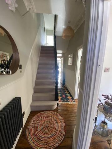 Spacious light-filled double room with en-suite bathroom - Photo 4