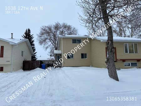 3 Bed, 1 bath DUPLEX Located in North East Regina. - Photo 3