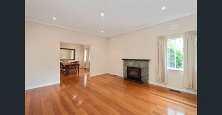 EXPANSIVE FAMILY LIVING – EXCELLENT LOCATION! - Photo 2