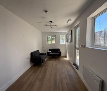 6 bedroom end of terrace house to rent - Photo 1