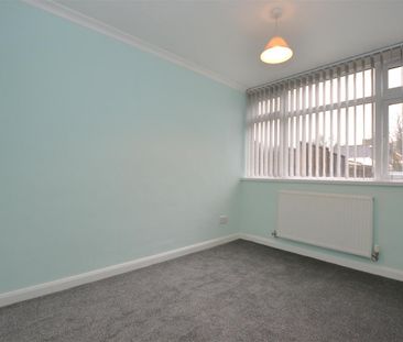 3 bedroom Bungalow To Let - Photo 4