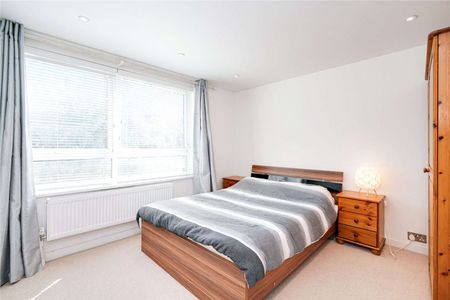 A fabulously furnished two bedroom apartment located on the ground floor of a purpose built block - Photo 3