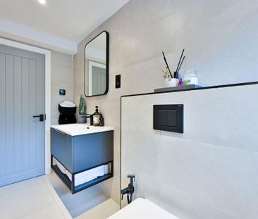 4 bedroom detached house to rent - Photo 4