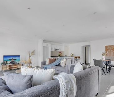 Modern Family Home for Comfortable Living - Photo 6