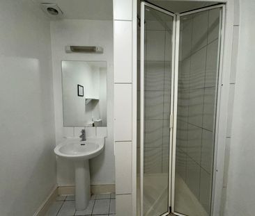 Single Bedsit - Photo 5