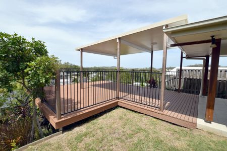 BREAK LEASE :: EXECUTIVE DOUBLE STOREY RESIDENCE WITH HUGE DECK - ENTERTAINER'S DELIGHT! - Photo 4