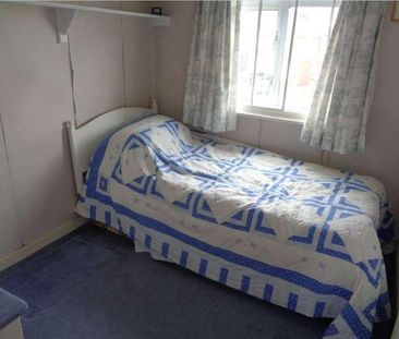 Stanwell Gardens, Stanwell, Staines-upon-thames, Surrey, TW19 - Photo 6