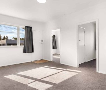 Stylish Home Close to River Walks and Cafes - Photo 5