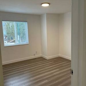 Large Renovated 1 Bedroom in Great Location - Photo 2