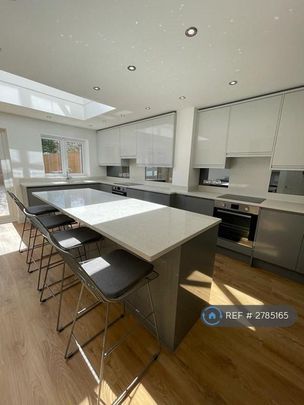 1 bedroom in a house share to rent - Photo 1