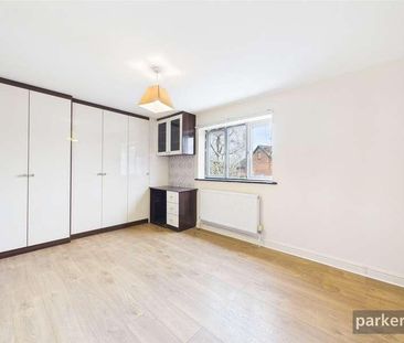 Whiteknights Road, Reading, Berkshire, RG6 - Photo 2