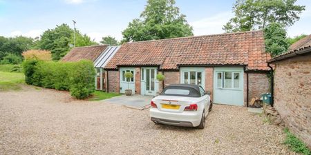 If you are a family or couple looking for an immaculately presented 3 bedroom house to rent in the Downend area, with off street parking and stunning rear garden, then this could be the property for you. Please contact us for more details… - Photo 3