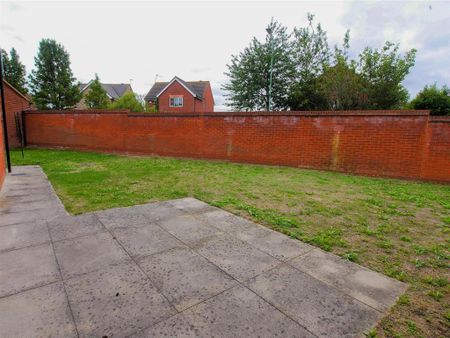 4 bedroom semi-detached house to rent - Photo 2