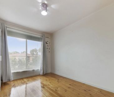 Spacious Family Home in Salisbury Park - Photo 4