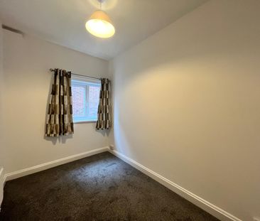 2 bedroom flat - Photo 3