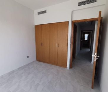 End of row / Elevated plot / Vacant soon - Photo 2