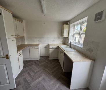 2 bedroom terraced house to rent - Photo 4