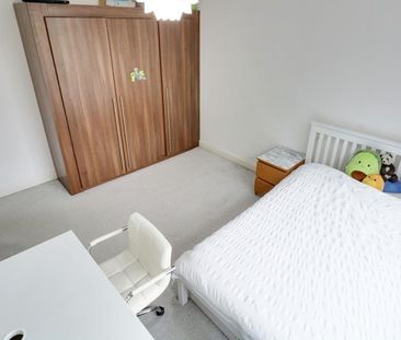 4 bedroom end of terrace house to rent - Photo 5