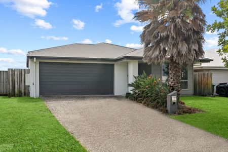 Fully refurbished, ready to go, Family home in The Meadows Estate - Photo 5