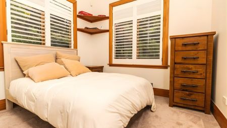 Exquisite 4-Bedroom Manor with Stunning Bush Views in Lucas Heights - Photo 2