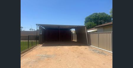 Renovated Three Bedroom House - Photo 4