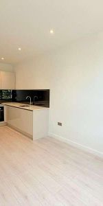 Camberley, Surrey, GU15 - Photo 3