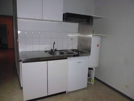 Location appartement t1 bis 2 pièces 28 m² à Villefranche-de-Rouergue (12200) - Photo 2