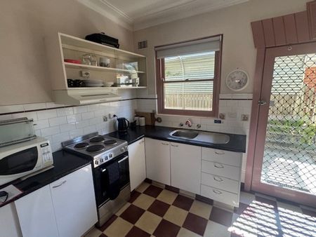 Tamworth Furnished Accommodation - West Tamworth - Photo 5