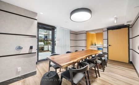 327 king Street W #1807 - Photo 2