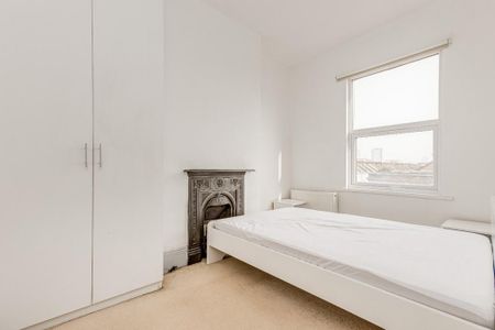 3 bedroom flat to rent - Photo 3