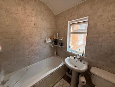 3 bedroom terraced house to rent - Photo 5