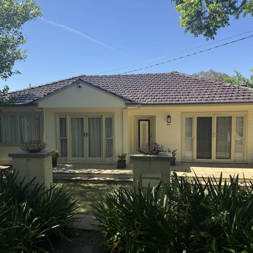 Headline: Luxurious 4-Bedroom Rental House in Armidale - Modern Living at Its Finest - Photo 1
