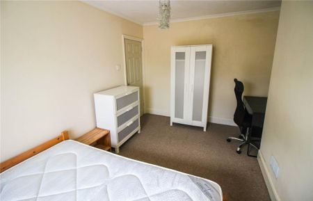 4 bedroom detached house to rent - Photo 4