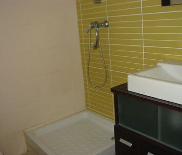 Location Appartement 1 pièce 23m² ST DENIS 97400 - Photo 2