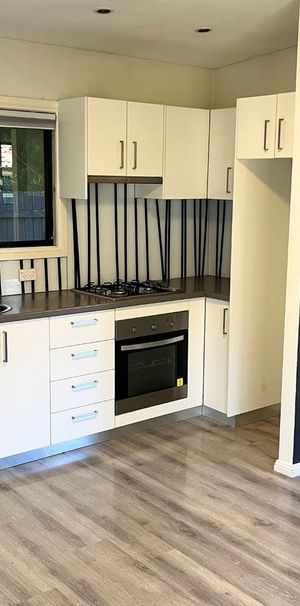 Modern 1 Bedroom Flat - Photo 2