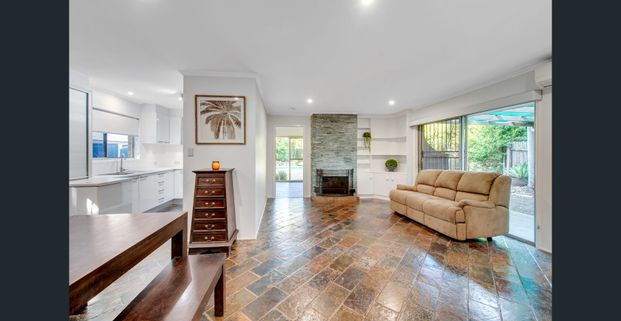 Walking distance to shops, parks and public transport - Photo 1