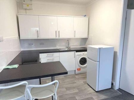 Priory Avenue, High Wycombe, HP13 - Photo 3