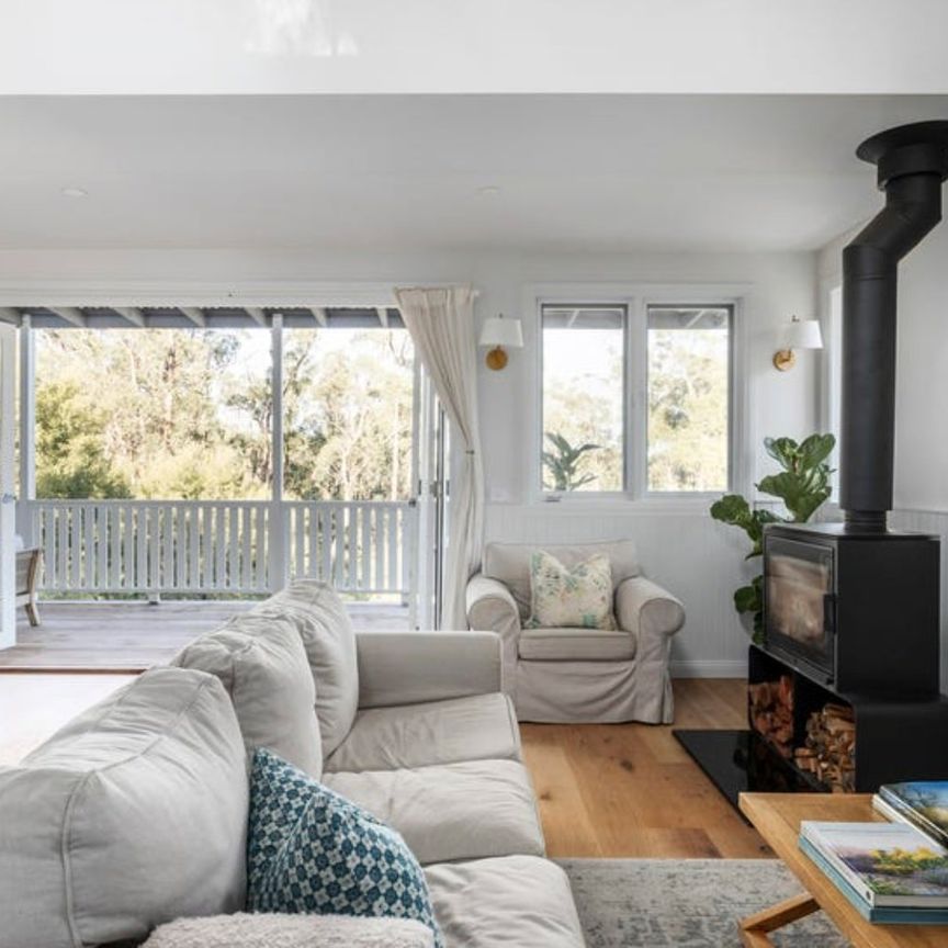 Fully Furnished Coastal-Style Retreat in Red Hill - Photo 1