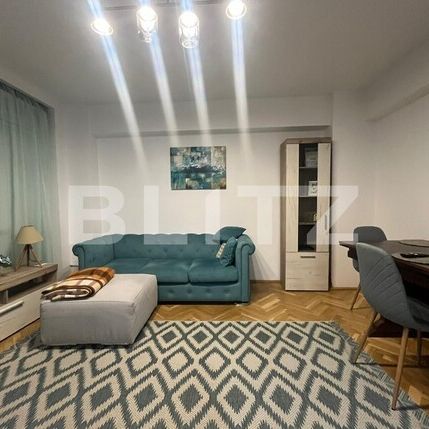 Apartament cu 3 camere, 80 mp, decomandat, situat la etaj intermediar, în zona centrală - Photo 1