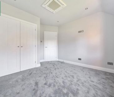 4 bedroom detached house to rent - Photo 4