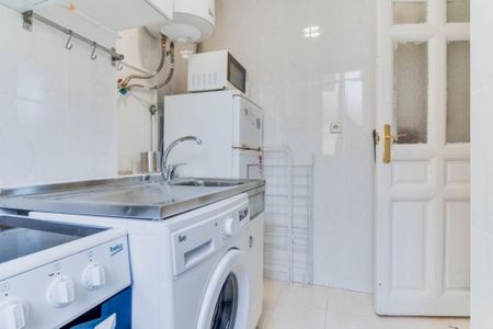 Charming single room in Calle Hermosilla - Photo 3